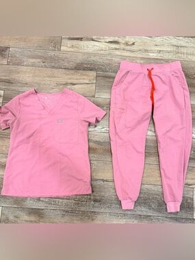 Figs Chalk Pink Women's Scrub Set with Orange Drawstring